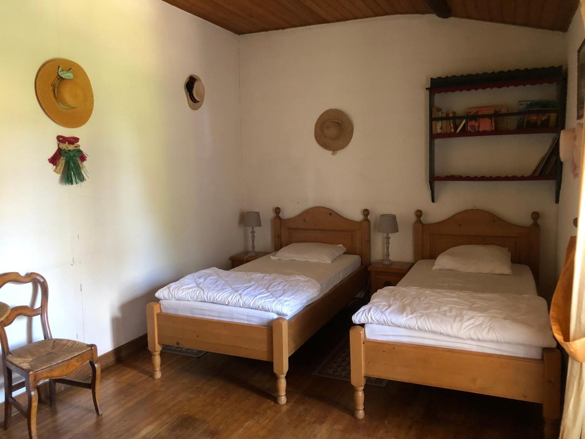 La Vieille Cure, Spa, Wifi A 20 Min Des Plages La Jonchere Exteriör bild